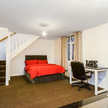 Spacious Studio Flat- Watford Junction & Harry Potter World 외부 사진