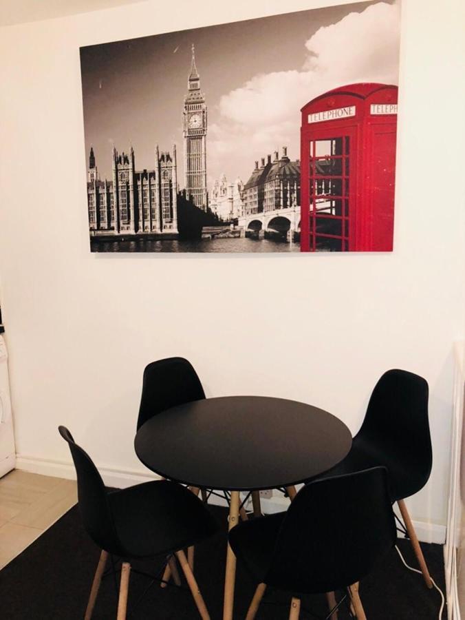 Spacious Studio Flat- Watford Junction & Harry Potter World 외부 사진