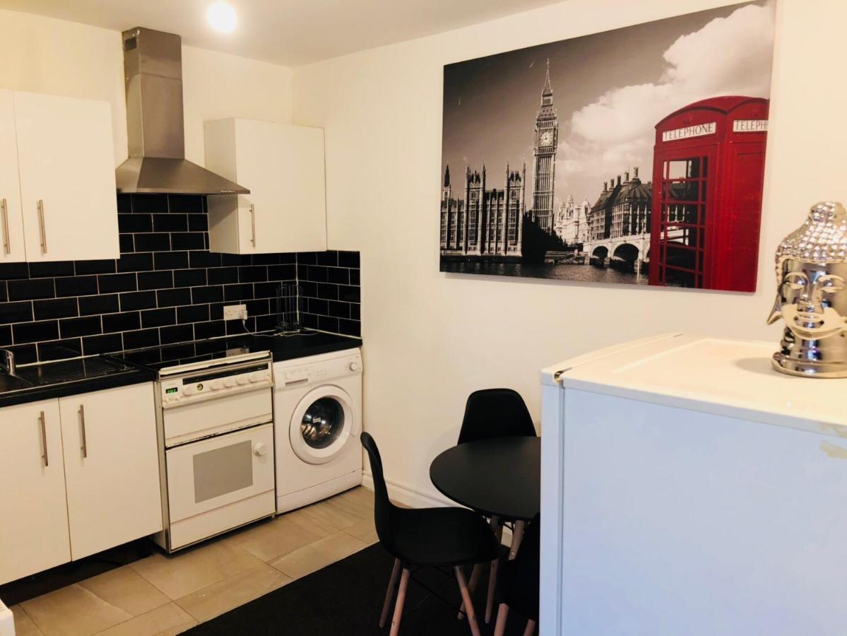 Spacious Studio Flat- Watford Junction & Harry Potter World 외부 사진